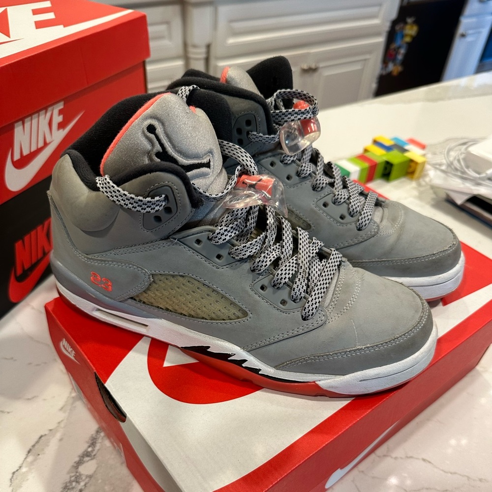 Air Jordan 5 Hot Lava Retro Sneakers